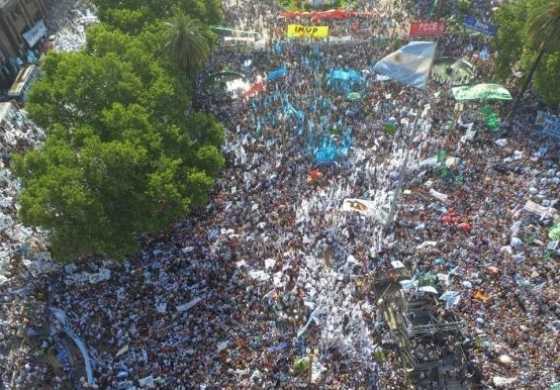 Todas las plazas, La Plaza