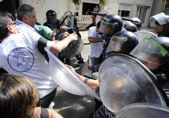 Palo, ¿Taser? y a la bolsa