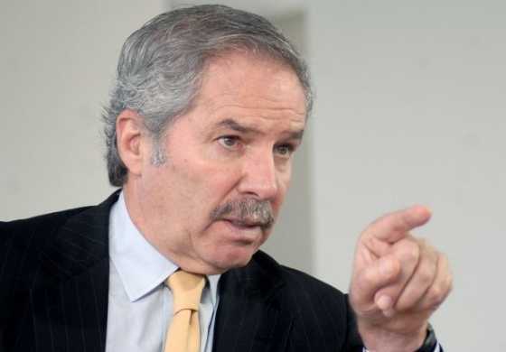 NACION I Solá: "Massa recibió llamados de Macri para que no pusiéramos el artículo sobre los familiares"