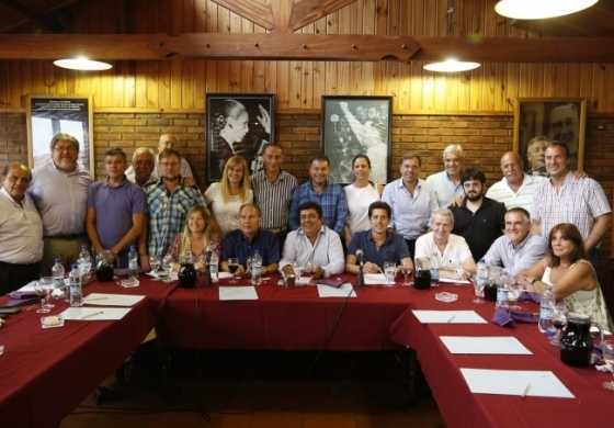 Julián Domínguez participó de la "reunión de la unidad" del peronismo
