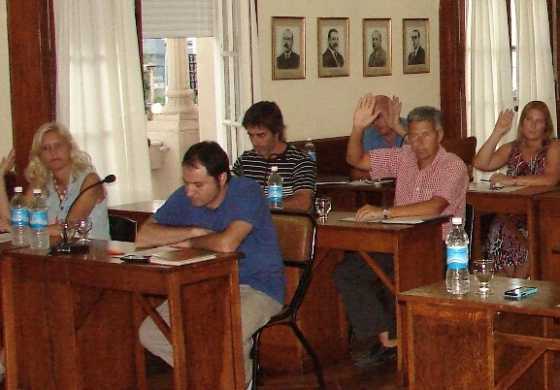  El Bloque de Concejales FPV PJ cruzó fuertemente al gobierno por el ajuste y los negocios familiares 