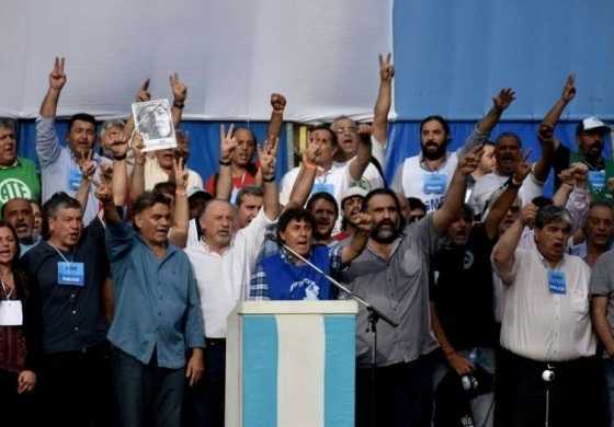 Las dos CTA marcharon a Plaza de Mayo en contra del modelo económico