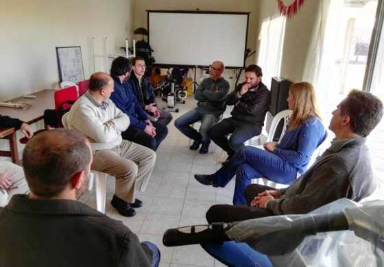 Arata visitó Rivadavia, entregó subsidios y se mostró con concejales del Frente Renovador