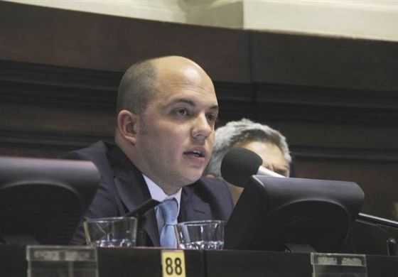 Avelino Zurro propone regular el peso de las mochilas escolares