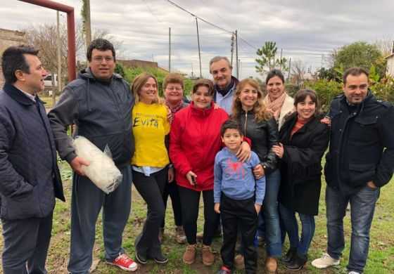 Beccar Varela entregó aportes a una agrupación barrial del Movimiento Evita en Vedia
