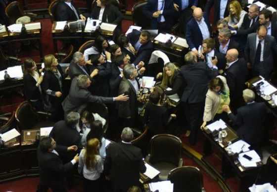Buil cargó contra los diputados de la oposición por los incidentes