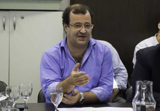 Con un pie afuera, el monzoismo ya pide un "gran acuerdo nacional" para salir de la crisis