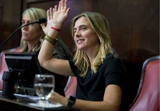 Beccar Varela presentó un proyecto que busca concientizar sobre el uso de las pantallas en chicos