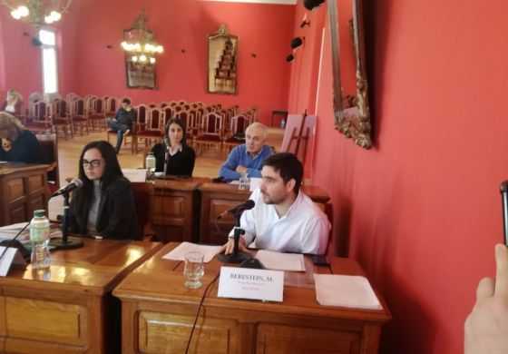  En medio de un escándalo, la oposición denunció un contrato para el Servicio Alimentario Escolar