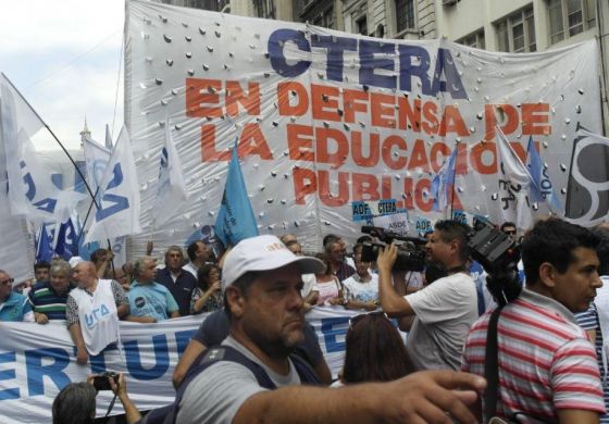 Docentes bonaerenses se suman al paro nacional