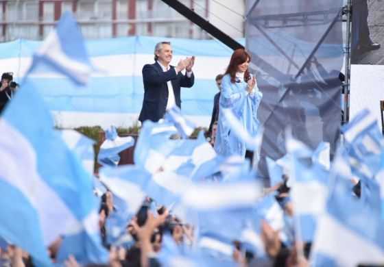 Alberto y CFK cerraron la campaña de Todos: "Vamos a ocuparnos de los 5 millones de pobres que deja Macri"