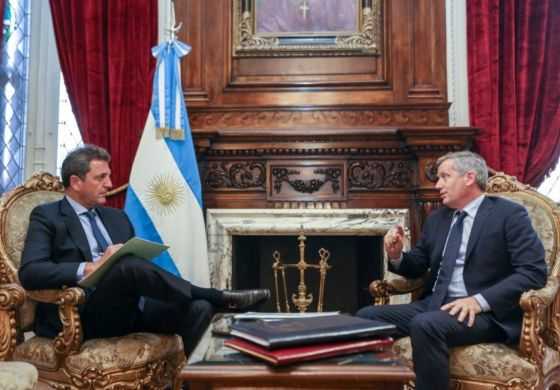 El tejedorense Monzó recibió a Massa y comenzó el traspaso en Diputados de la Nación