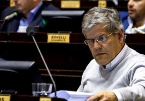 Britos busca que los sueldos más altos de la Provincia aporten al IOMA