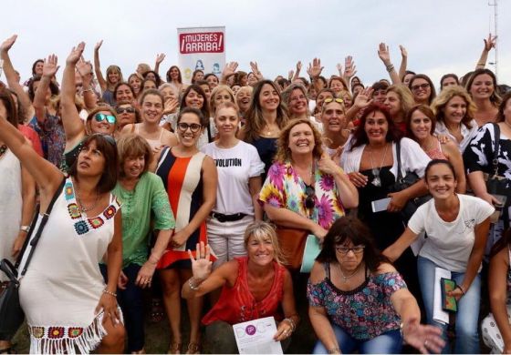 Con presencia de la Cuarta, mujeres radicales se reúnen en apoyo a la fórmula de Abad-Revilla