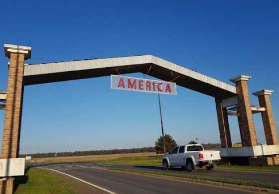  El Concejo votó por unanimidad el reconocimiento a los creadores del Arco de entrada América