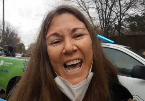 La diputada Zuccari participó junto a Padres Organizados de un escrache al gobernador Kicillof 