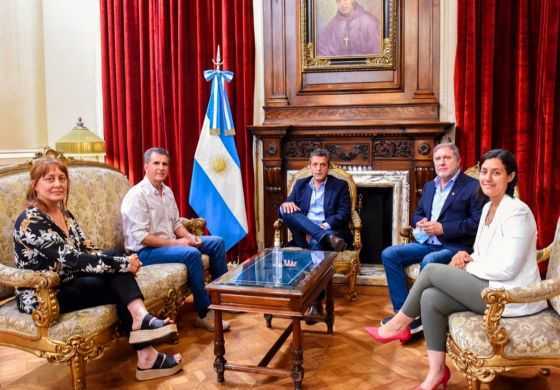 Massa reunió a sus senadores y hubo presencia de la Cuarta 