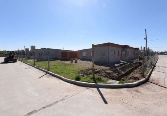  Kicillof destacó el avance de la construcción de viviendas en San Ceferino 