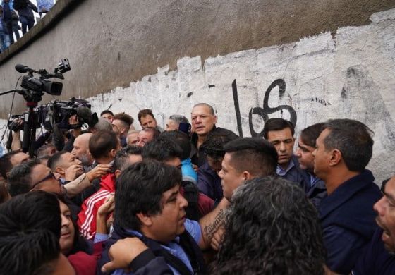 El ministro Berni fue golpeado en la protesta de choferes