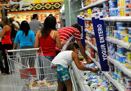 La inflación en febrero fue del 13,2% y una familia necesitó 690 mil pesos para no ser pobre