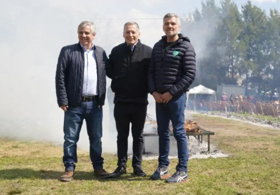  Con una foto de alto impacto político, Britos celebró la Fiesta del Asado Criollo 