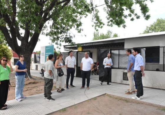 Antes de que empiecen las clases un municipio de la Cuarta puso manos a la obra en las escuelas