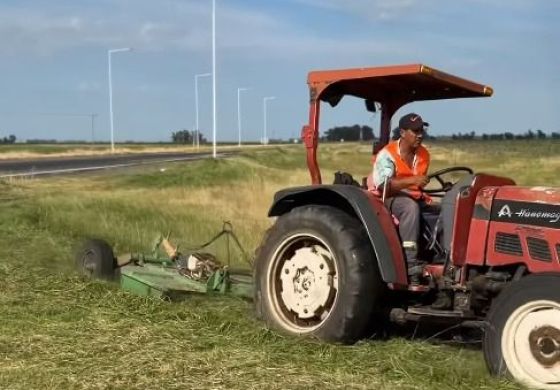 Enojado con Milei, otro intendente radical mandó a cortar el pasto a la vera de una ruta nacional