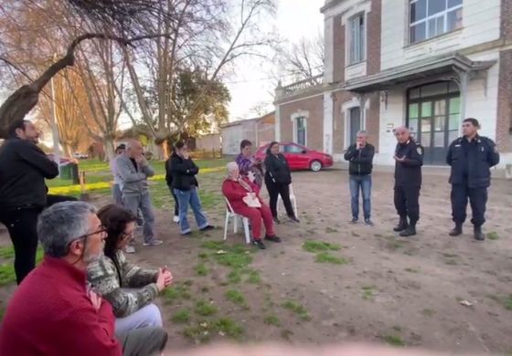  Cumbre de urgencia entre funcionarios municipales, la cúpula policial y los vecinos