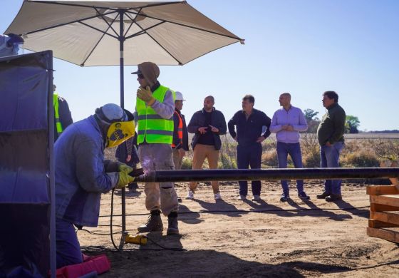 Dos intendentes, una obra clave: destacan el avance del gasoducto a Mechita