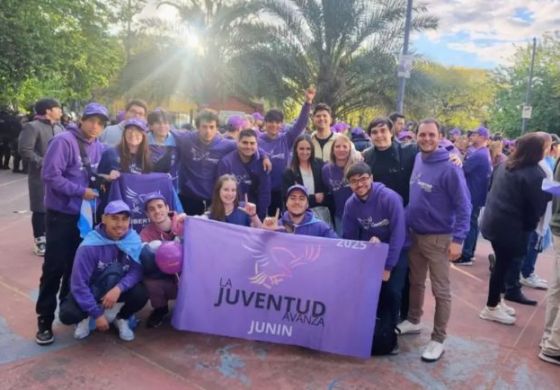 "Peregrinación" al Movistar Arena: la tropa libertaria de Junín se mostró en el acto de Milei