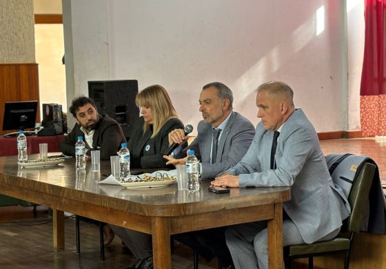  Revilla reunió expertos para abordar el lado oscuro del mundo digital