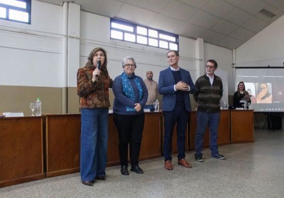 Terigi en Carlos Tejedor: Gianini logró una postal histórica para la educación local